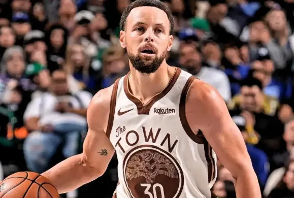 必赢官网入口-库里首节比赛替补登场三分3投1中，得到3分2篮板1封盖